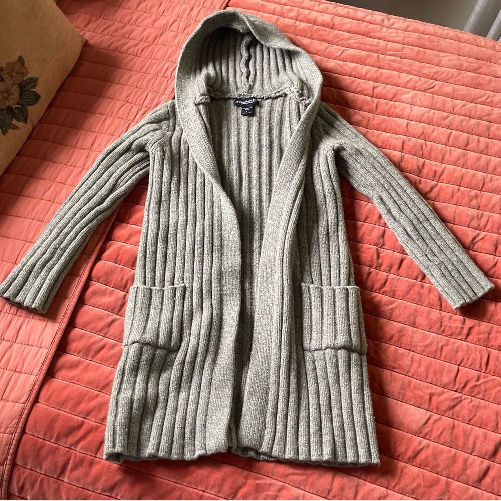 Abercrombie & Fitch 100% Lambswool cardigan